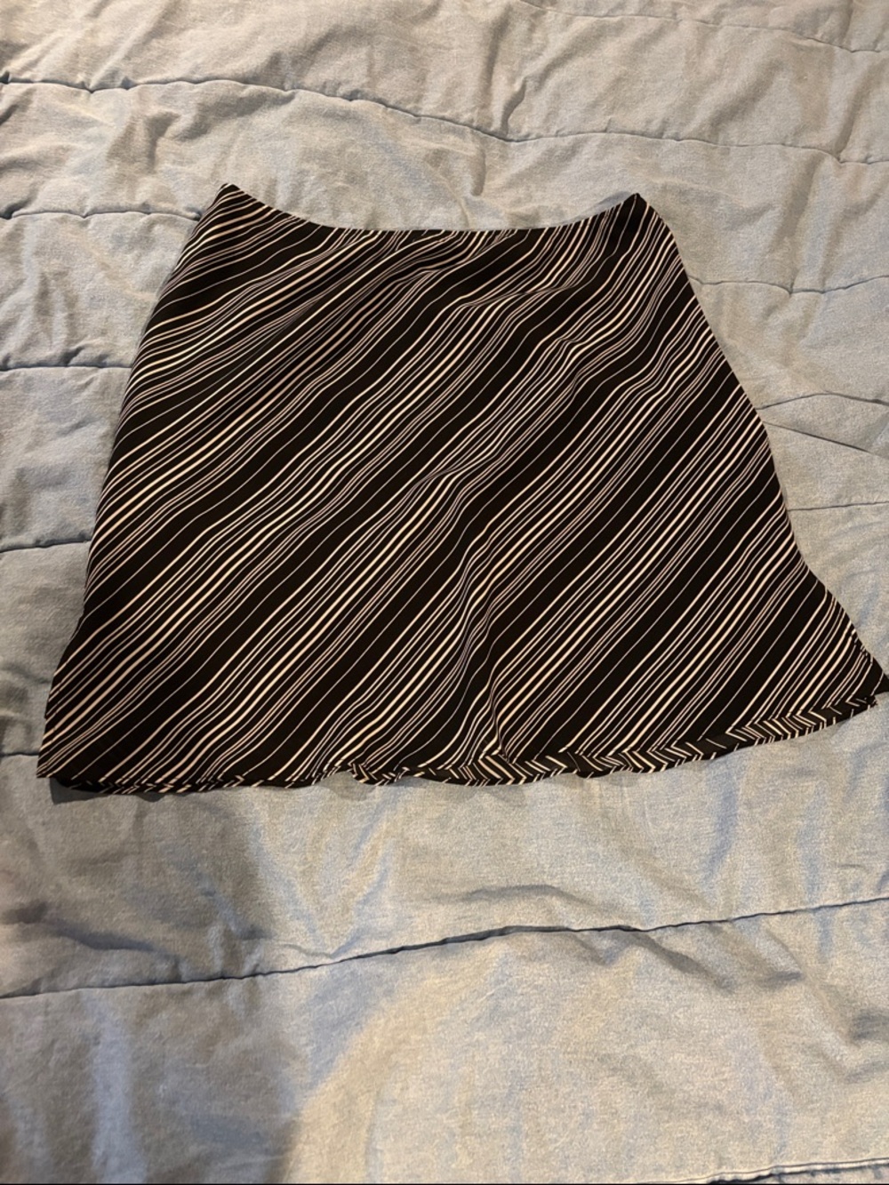 New York & company Black and White Diagonal Stripe A-Line Skirt xl